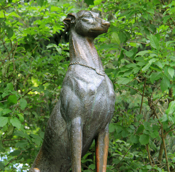 Необычный памятник в Несвижском парке Необычный памятник в Несвижском парке