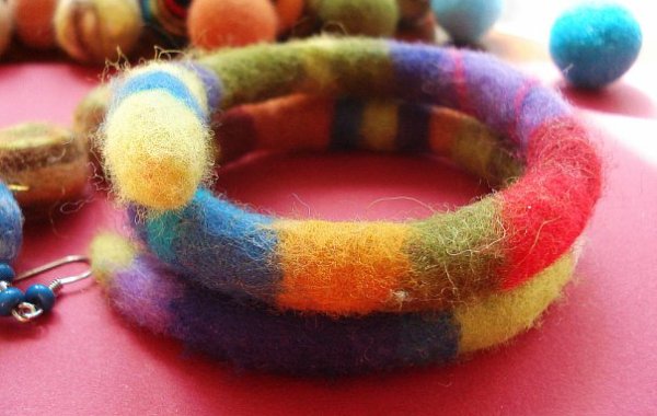 Украшения из шерсти кошек и собак Украшения из шерсти кошек и собак