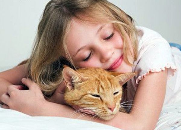 Девочка с котом