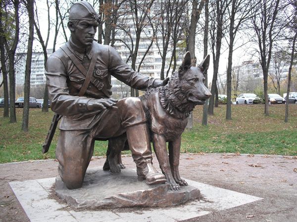 Памятник собаке-герою Памятник собаке-герою
