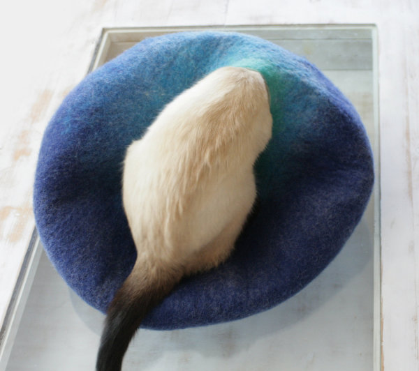 Cat Nap Cocoon &ndash; шерстяные &laquo;спальни&raquo; для кошек от литовских дизайнеров