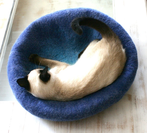 Cat Nap Cocoon &ndash; шерстяные &laquo;спальни&raquo; для кошек от литовских дизайнеров
