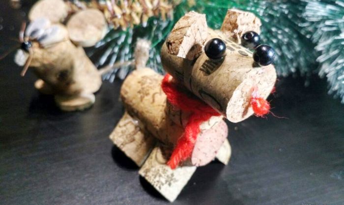 Собака из винных пробок.